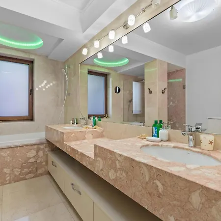 Art House * ブカレスト